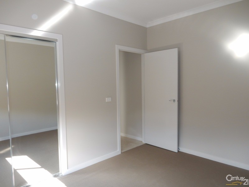 2/70 Greenvalley Cres, Hampton Park VIC 3976