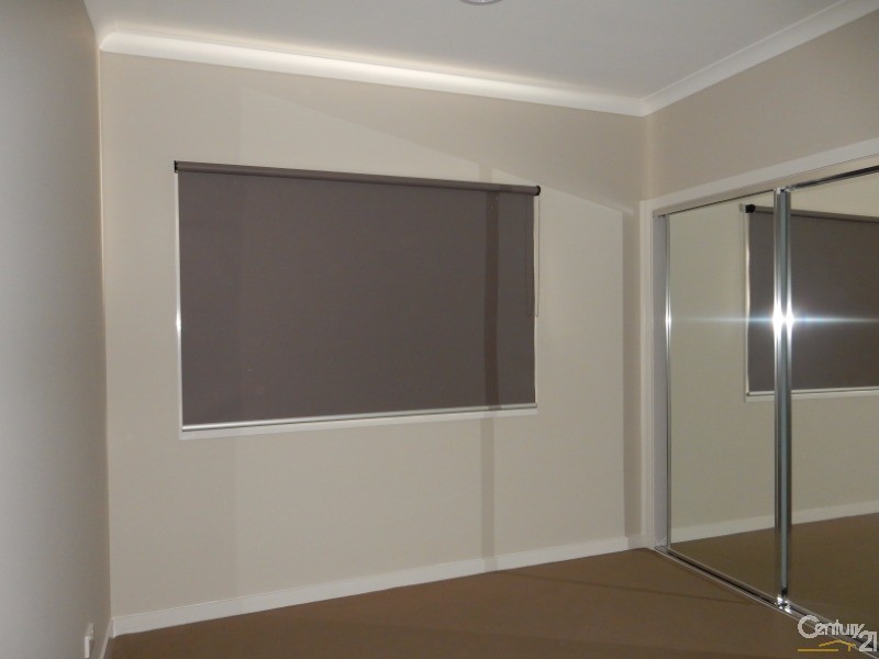 2/70 Greenvalley Cres, Hampton Park VIC 3976