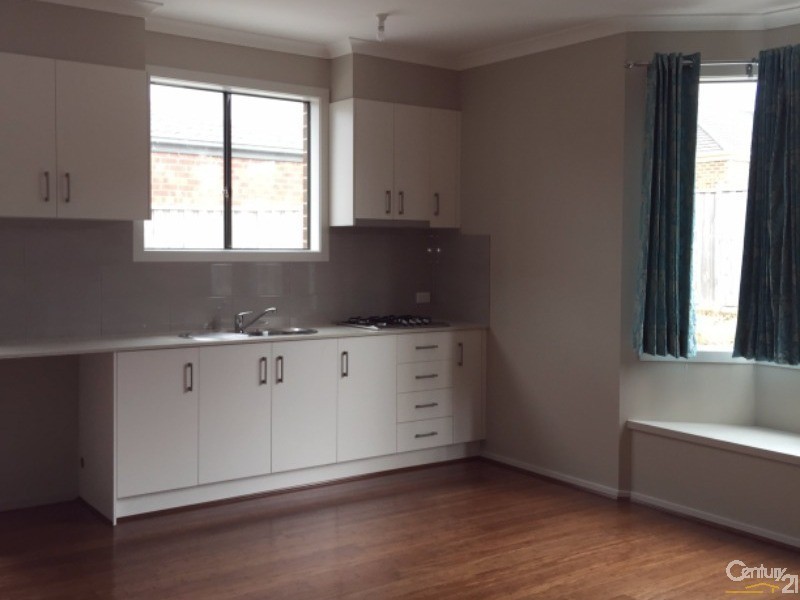 27S Westmoreland Ave, Cranbourne North VIC 3977