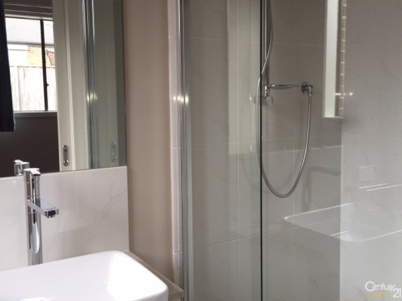 27S Westmoreland Ave, Cranbourne North VIC 3977