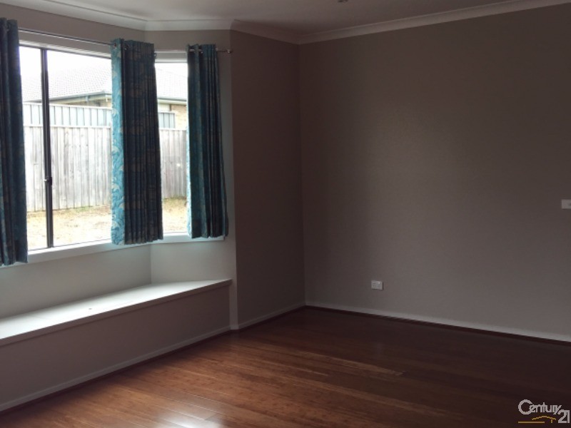 27S Westmoreland Ave, Cranbourne North VIC 3977