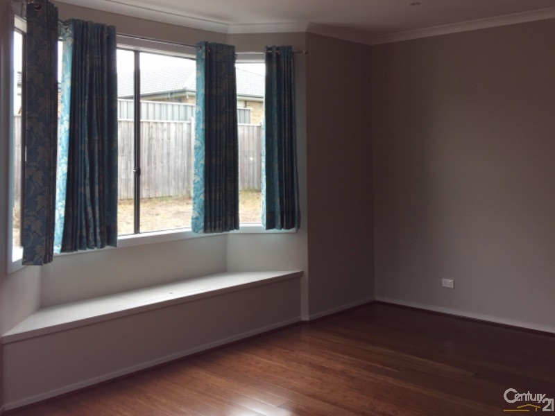 27S Westmoreland Ave, Cranbourne North VIC 3977