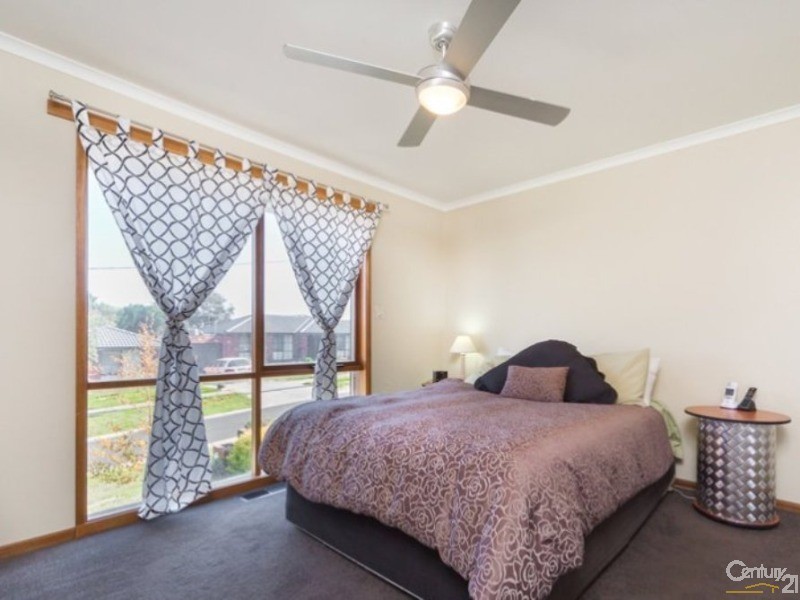 6 Briarley Court, Hampton Park VIC 3976