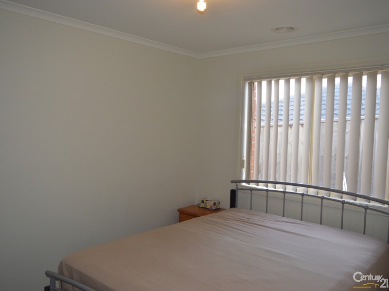 15 Tipperary Circuit, Pakenham VIC 3810