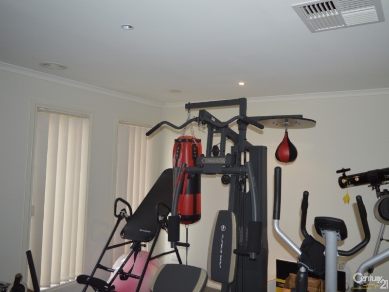 15 Tipperary Circuit, Pakenham VIC 3810