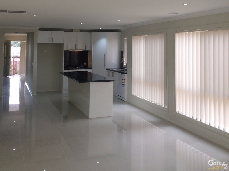 13 Penarie Place, Pakenham VIC 3810