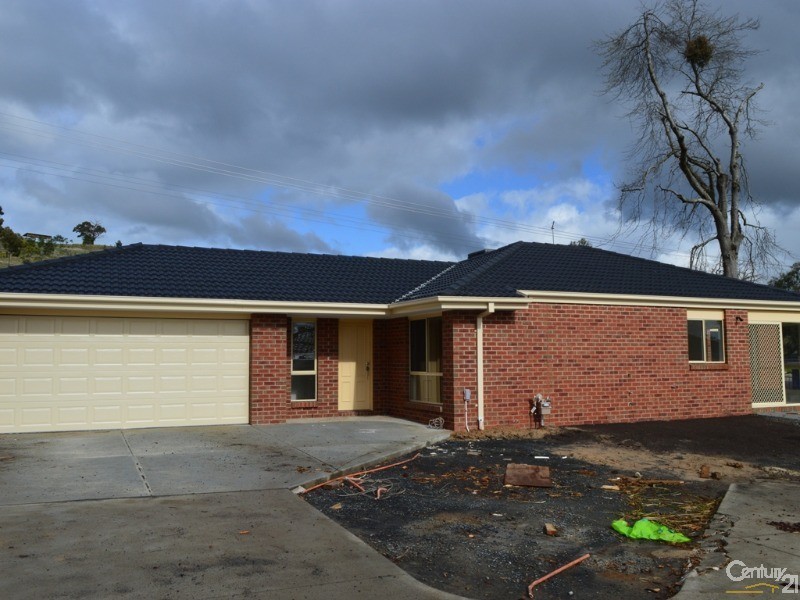 2/5  Lima Place, Pakenham VIC 3810