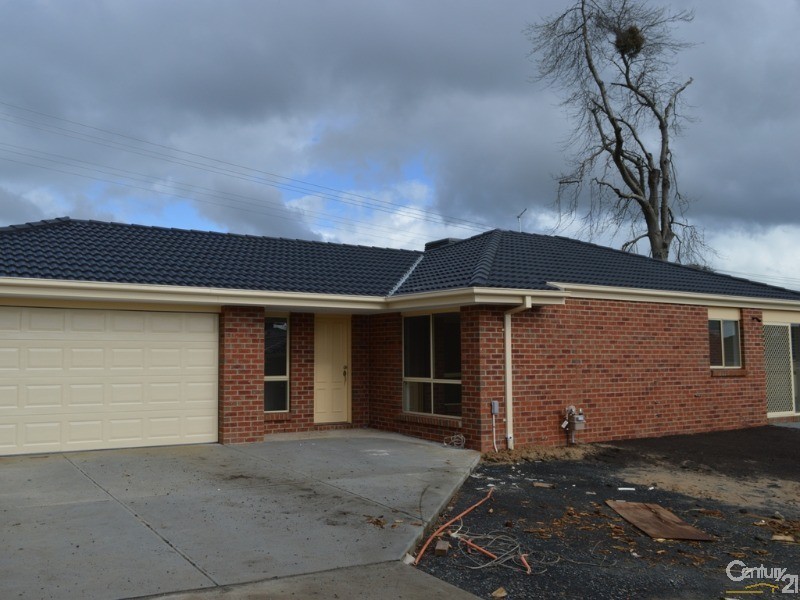 2/5  Lima Place, Pakenham VIC 3810