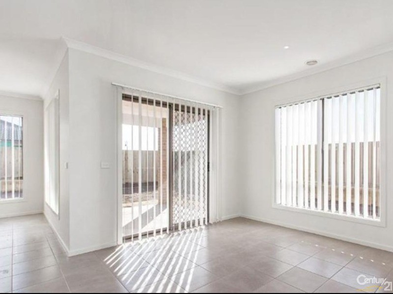 5 Waltzing Drive,, Lynbrook VIC 3975