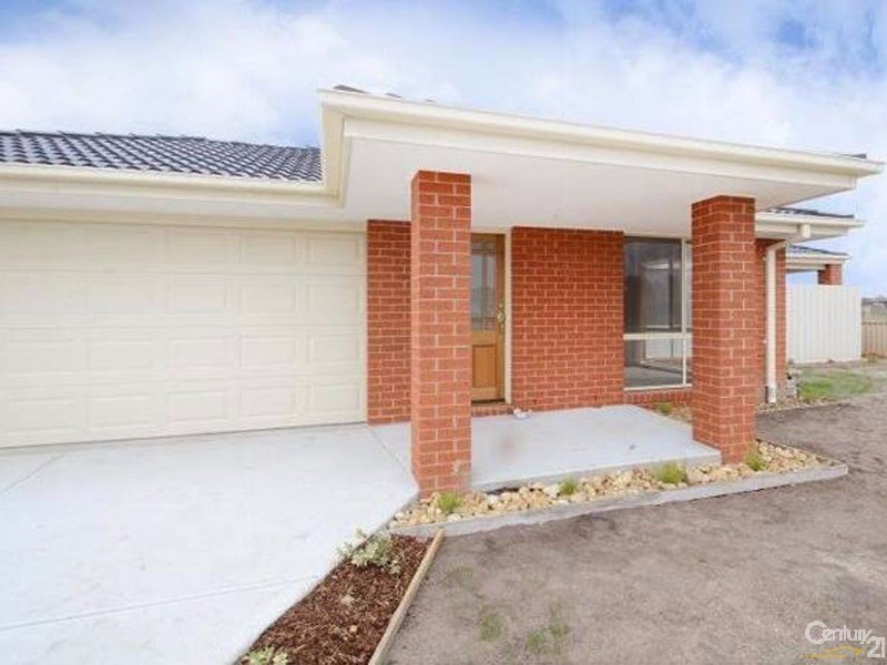 14 Greendale Boulevard, Pakenham VIC 3810