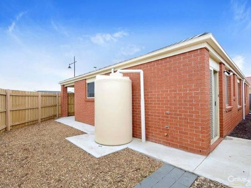 14 Greendale Boulevard, Pakenham VIC 3810