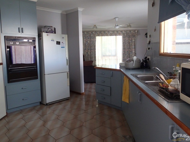 56 Leopold Cres, Hampton Park VIC 3976