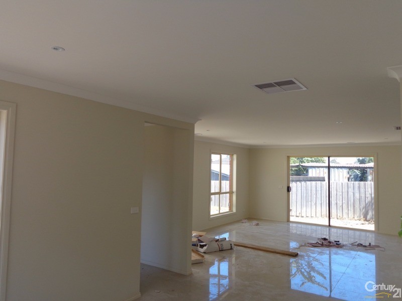 2/5 Leonard Court, Pakenham VIC 3810