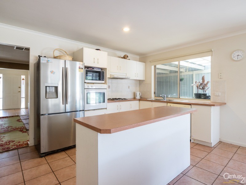 30 Bateman Grove, Hampton Park VIC 3976