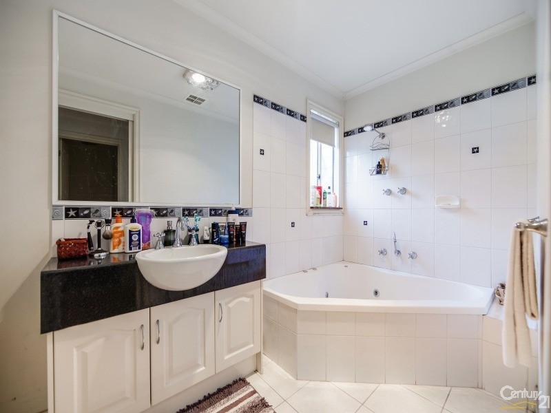 10 Tegans Close, Hallam VIC 3803