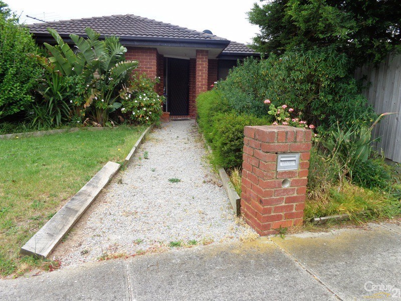 17 Lesley Drive, Hampton Park VIC 3976