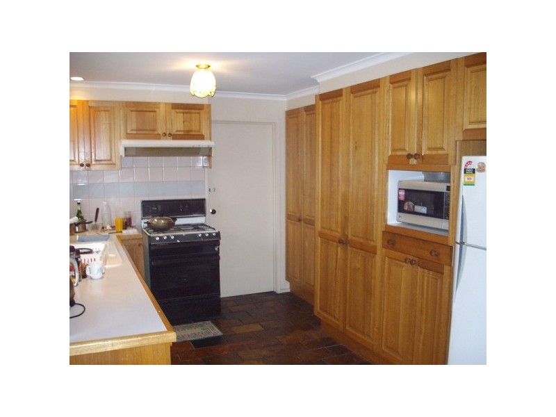 31 OAKTREE DRIVE, Hampton Park VIC 3976