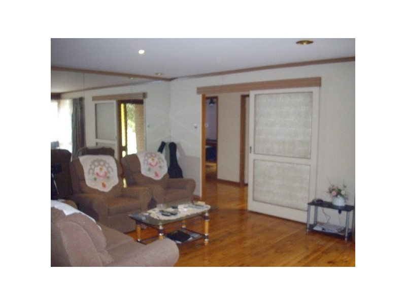 31 OAKTREE DRIVE, Hampton Park VIC 3976