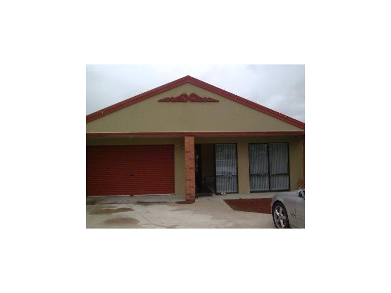 50 Wakenshaw Crescent, Pakenham VIC 3810