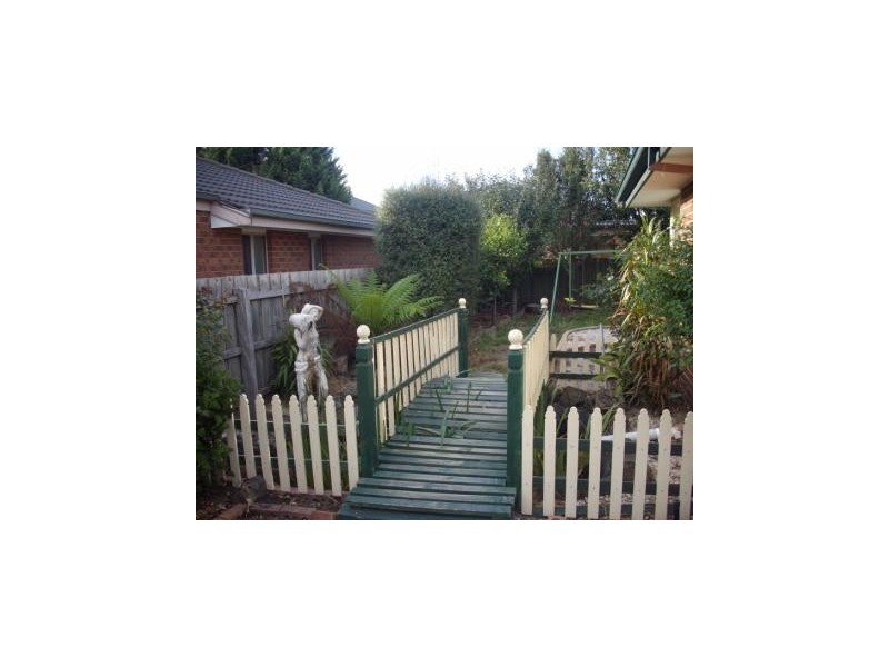 28 Scarborough Drive, Narre Warren South VIC 3805