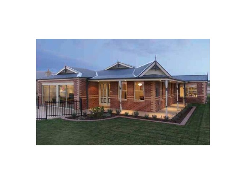 221 Adrian Drive, Pakenham VIC 3810