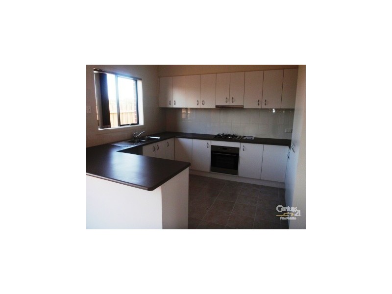 2/30 SIMON COURT, Hampton Park VIC 3976