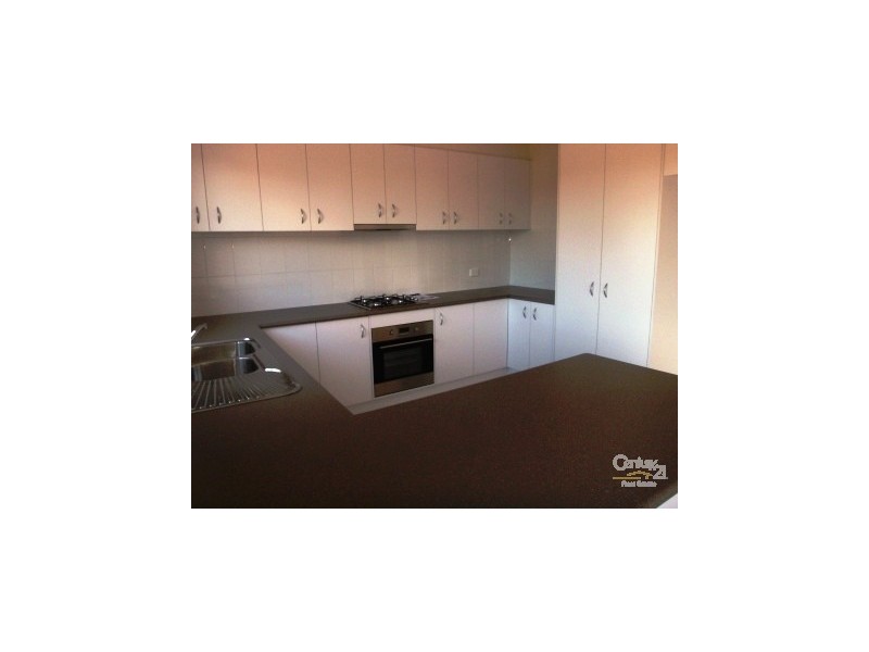 2/30 SIMON COURT, Hampton Park VIC 3976