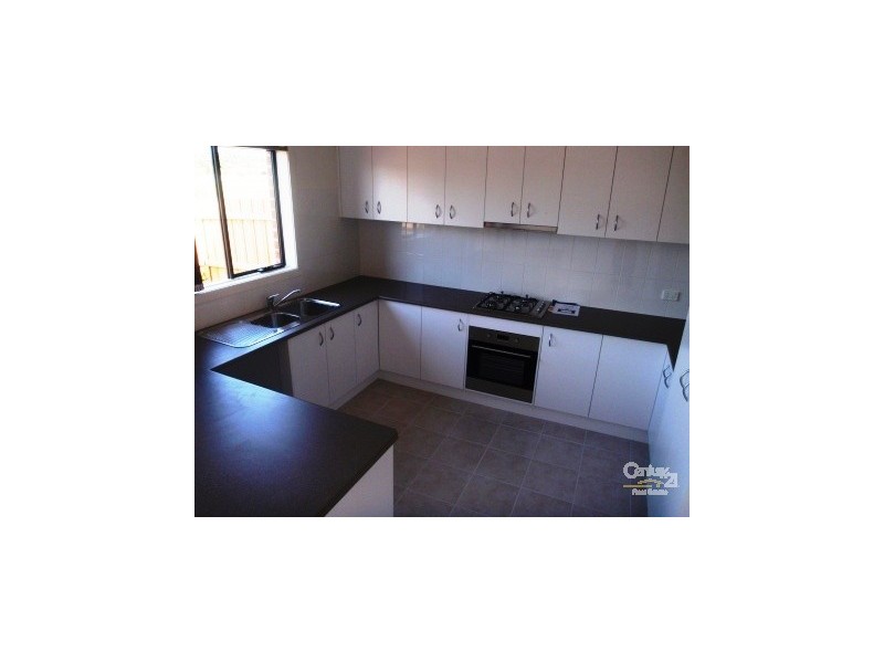 2/30 SIMON COURT, Hampton Park VIC 3976