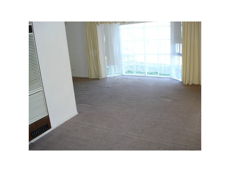 8 Verona Drive, Hampton Park VIC 3976