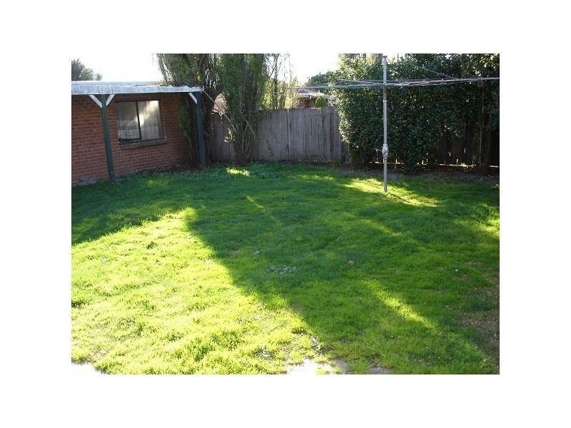 8 Verona Drive, Hampton Park VIC 3976