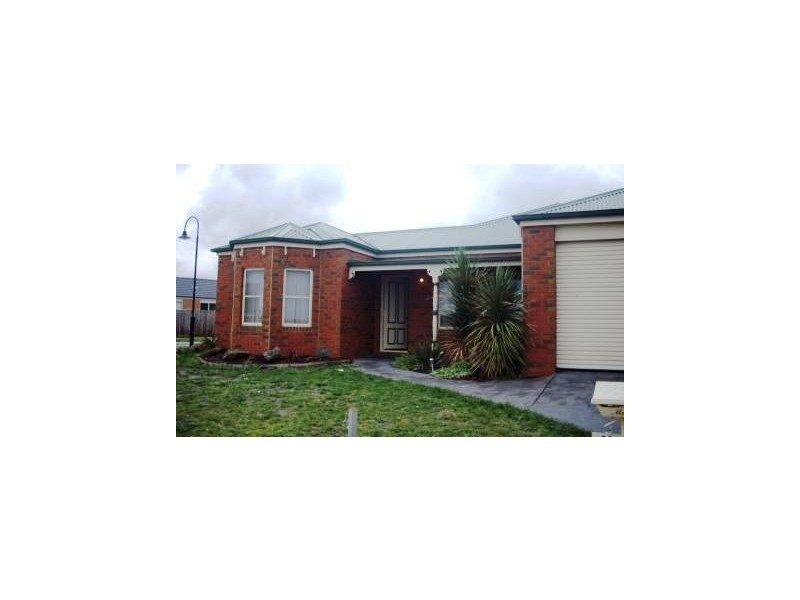 86 RIDGEMONT DRIVE, Berwick VIC 3806