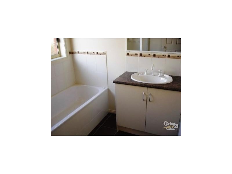 86 RIDGEMONT DRIVE, Berwick VIC 3806