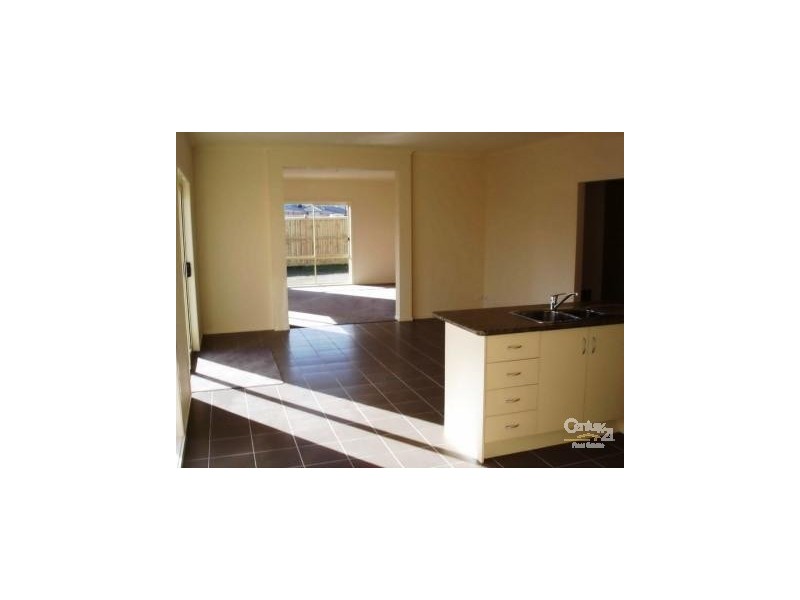 86 RIDGEMONT DRIVE, Berwick VIC 3806