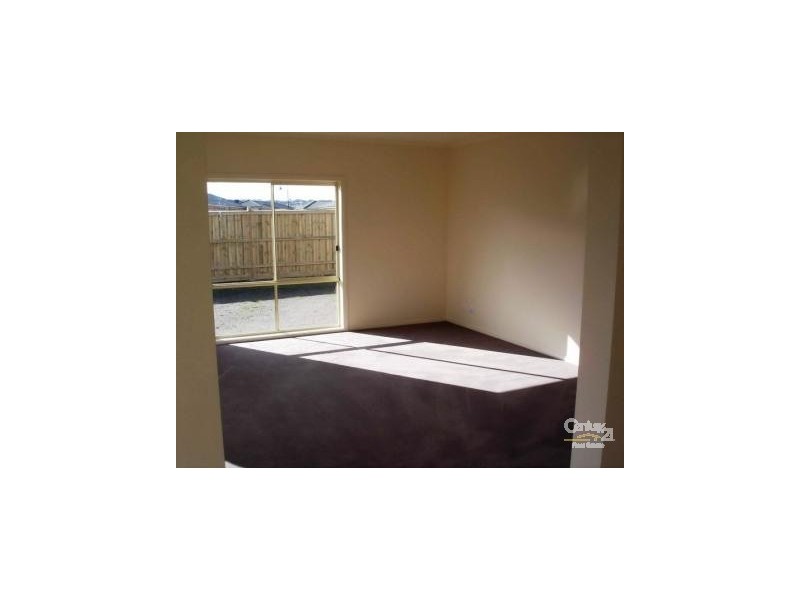 86 RIDGEMONT DRIVE, Berwick VIC 3806