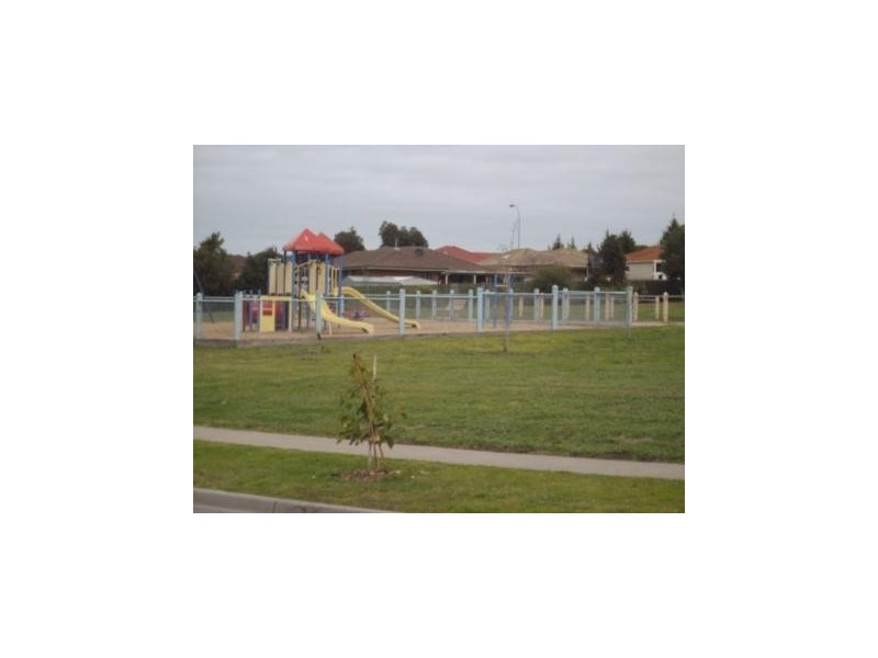 6 Amber, Hampton Park VIC 3976