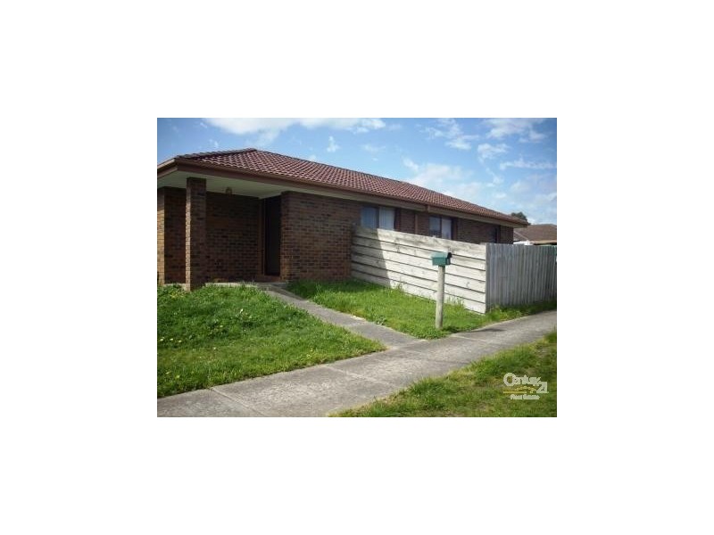 2 Yaltara Close, Cranbourne West VIC 3977