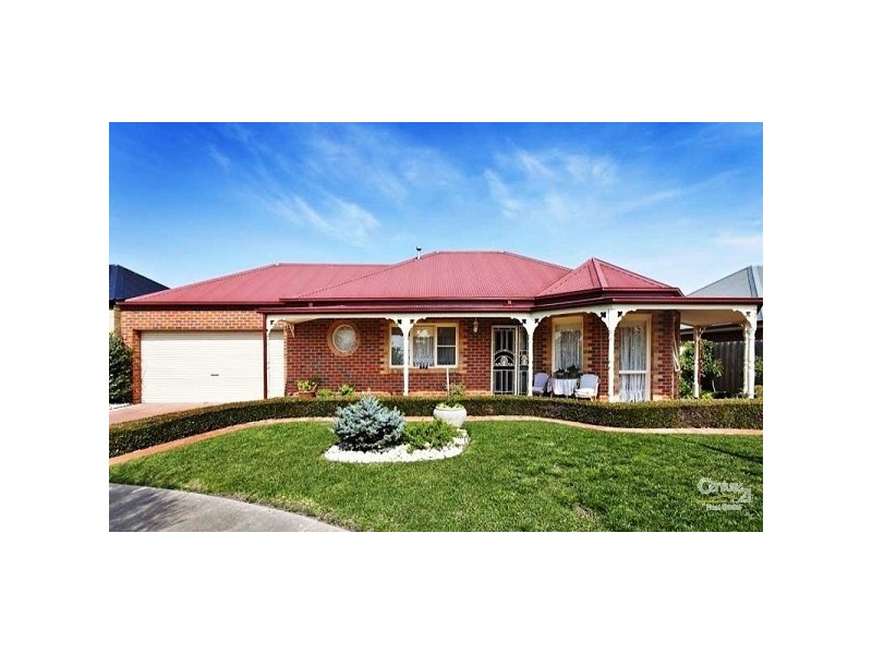 2 Louise Mack Walk, Lynbrook VIC 3975