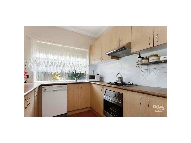 2 Louise Mack Walk, Lynbrook VIC 3975