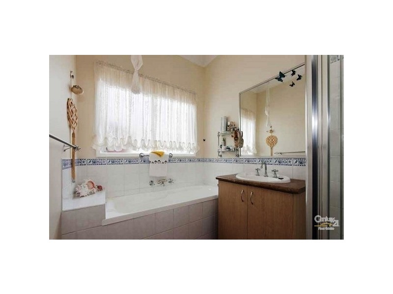 2 Louise Mack Walk, Lynbrook VIC 3975