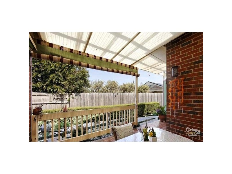 2 Louise Mack Walk, Lynbrook VIC 3975