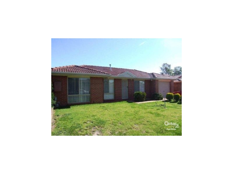 16 The Eyrie, Hampton Park VIC 3976