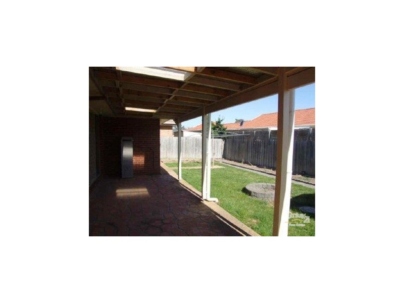 16 The Eyrie, Hampton Park VIC 3976