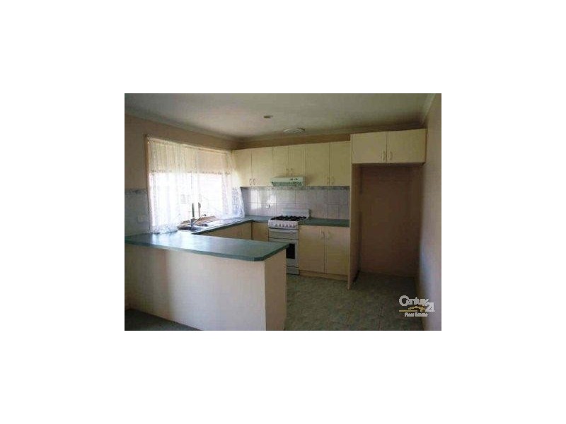 16 The Eyrie, Hampton Park VIC 3976