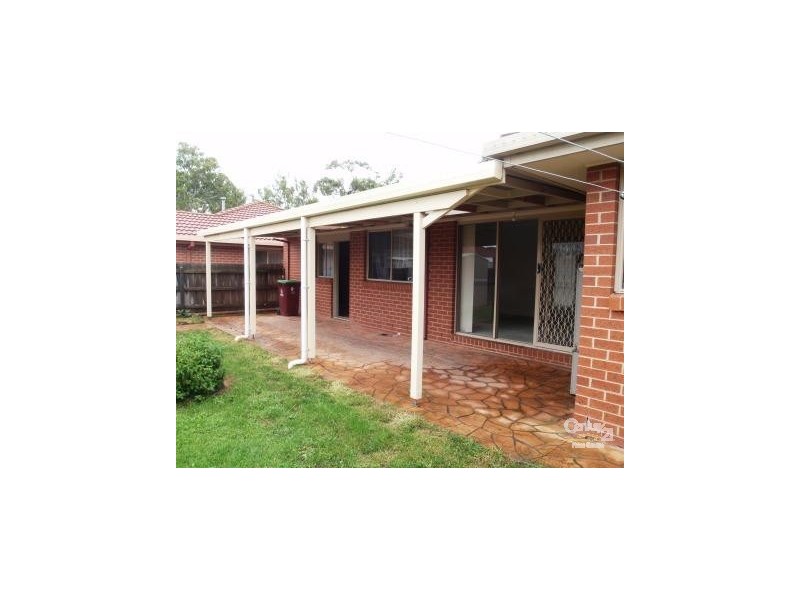 16 The Eyrie, Hampton Park VIC 3976