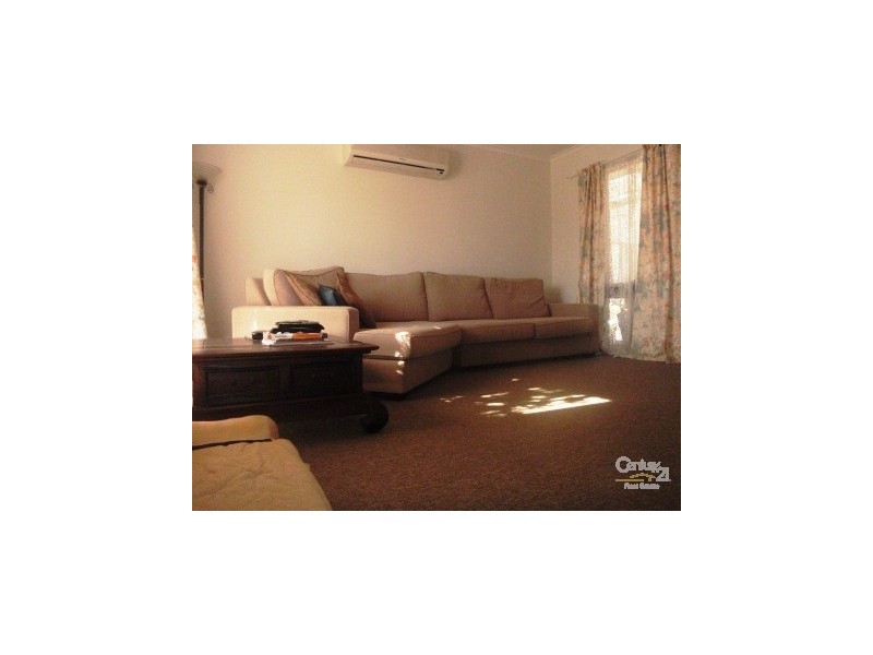 11 Glenn Close, Cranbourne West VIC 3977