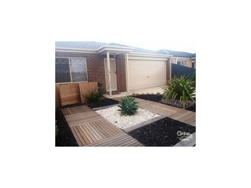 23 Calais Circuit, Cranbourne West VIC 3977