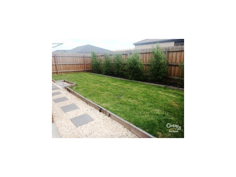 23 Calais Circuit, Cranbourne West VIC 3977