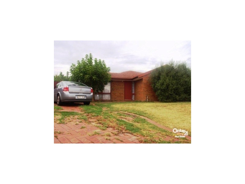 11 Glenn Court, Cranbourne West VIC 3977