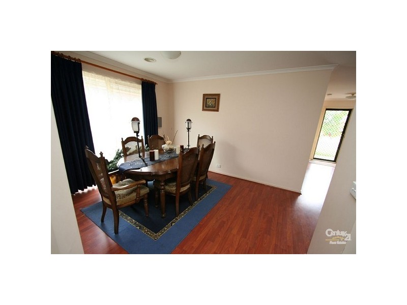 5 May Gibbs Cres, Lynbrook VIC 3975