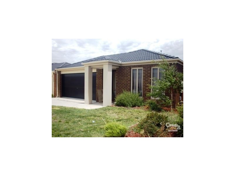 15 Penshurst Way, Cranbourne North VIC 3977
